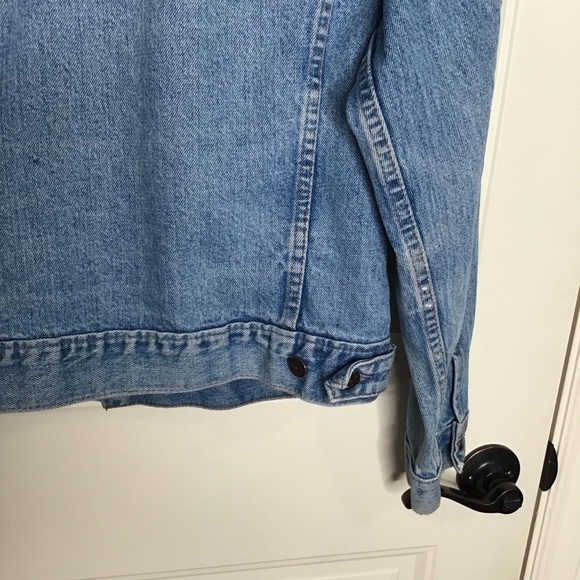 Vintage Levi’s Denim Jacket. - Picture 9 of 13